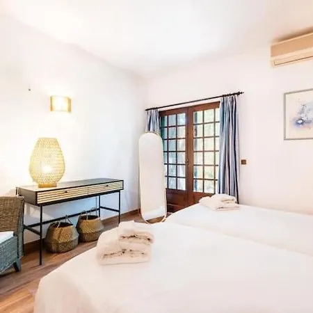 Flores - Close To The Amendoeira Golf 度假居 培拉