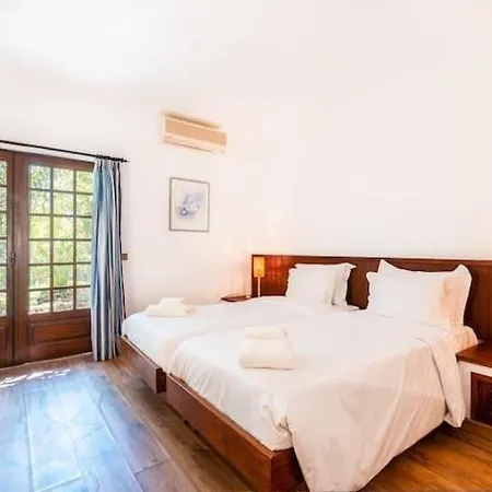 Flores - Close To The Amendoeira Golf *