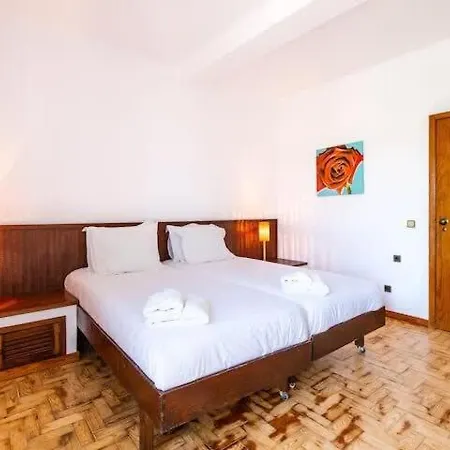 Flores - Close To The Amendoeira Golf *