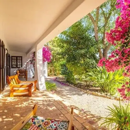 Flores - Close To The Amendoeira Golf 培拉